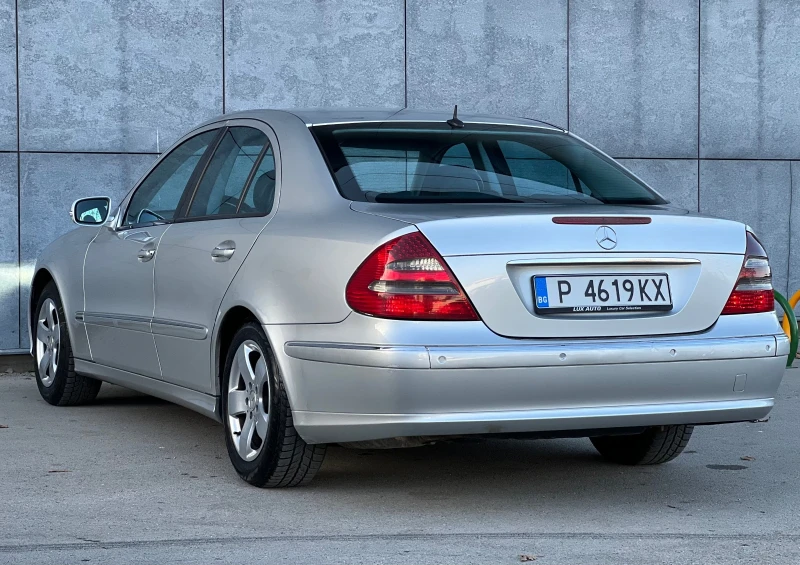 Mercedes-Benz E 220 EVO-Avangard/Facelift/Кожа/Като нов/Full/Automatic, снимка 5 - Автомобили и джипове - 49497532