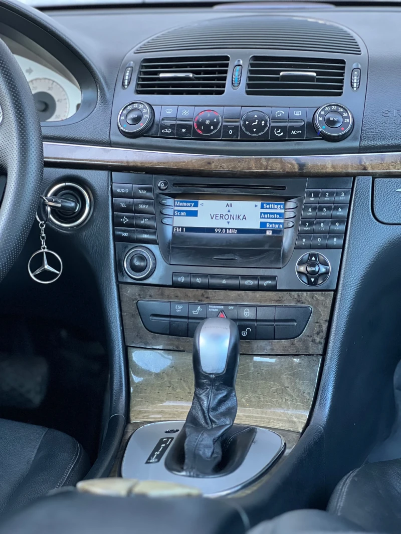 Mercedes-Benz E 220 EVO-Avangard/Facelift/Кожа/Като нов/Full/Automatic, снимка 15 - Автомобили и джипове - 49497532