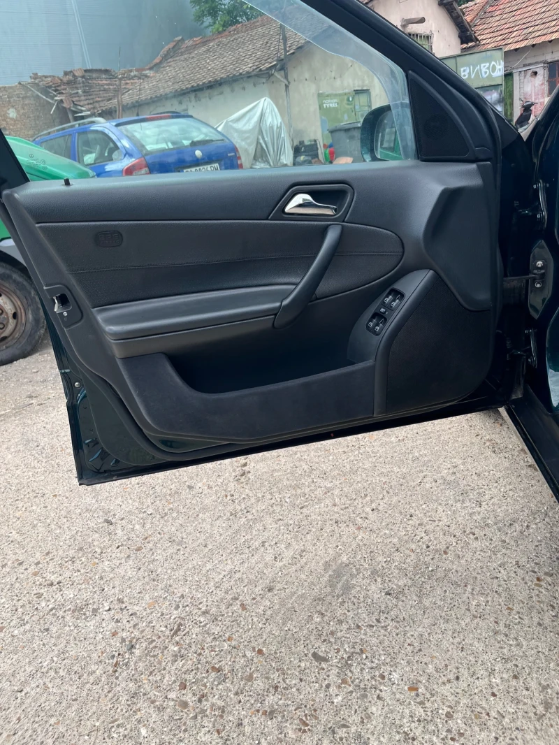 Mercedes-Benz C 180 КОМПРЕСОР//АВТОМАТИК//КОЖА//ГАЗ//НОВ ВНОС, снимка 6 - Автомобили и джипове - 51454561