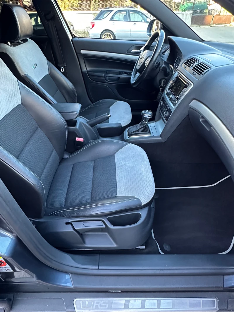 Skoda Octavia 2.0 VRS /Автоматик/Навигация/Нов внос Швейцария, снимка 11 - Автомобили и джипове - 52475890