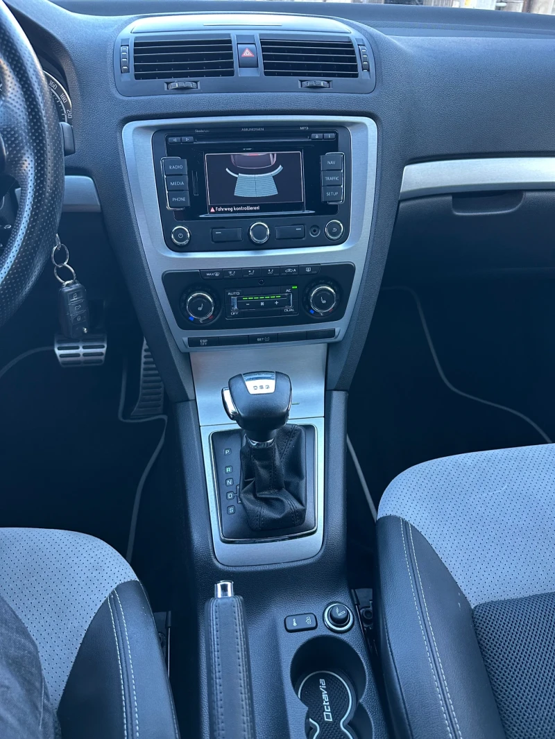 Skoda Octavia 2.0 VRS /Автоматик/Навигация/Нов внос Швейцария, снимка 13 - Автомобили и джипове - 52475890