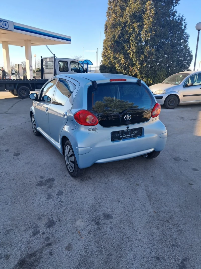 Toyota Aygo 1.0i, снимка 2 - Автомобили и джипове - 52977688