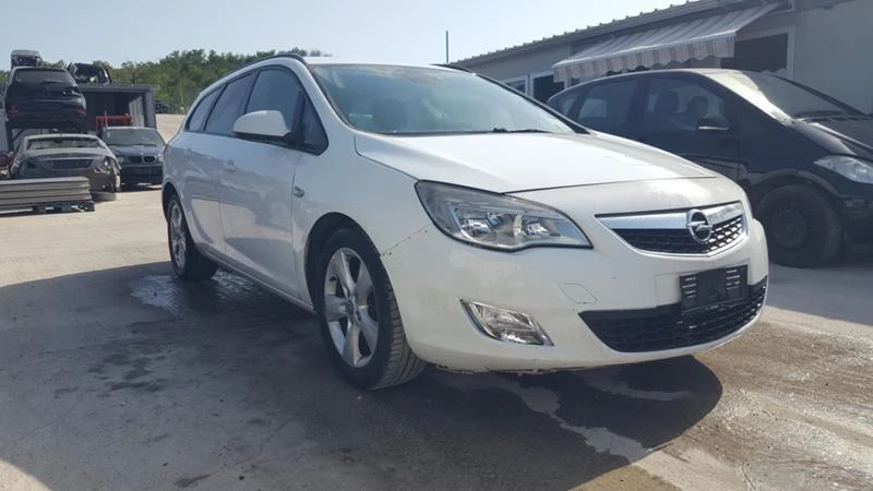 Opel Astra 1.7cdti 2 БРОЯ, снимка 12 - Автомобили и джипове - 33647355