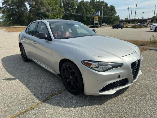 Alfa Romeo Giulia SPORT* 4x4* keyless* pano* червен салон* , снимка 1 - Автомобили и джипове - 48560177