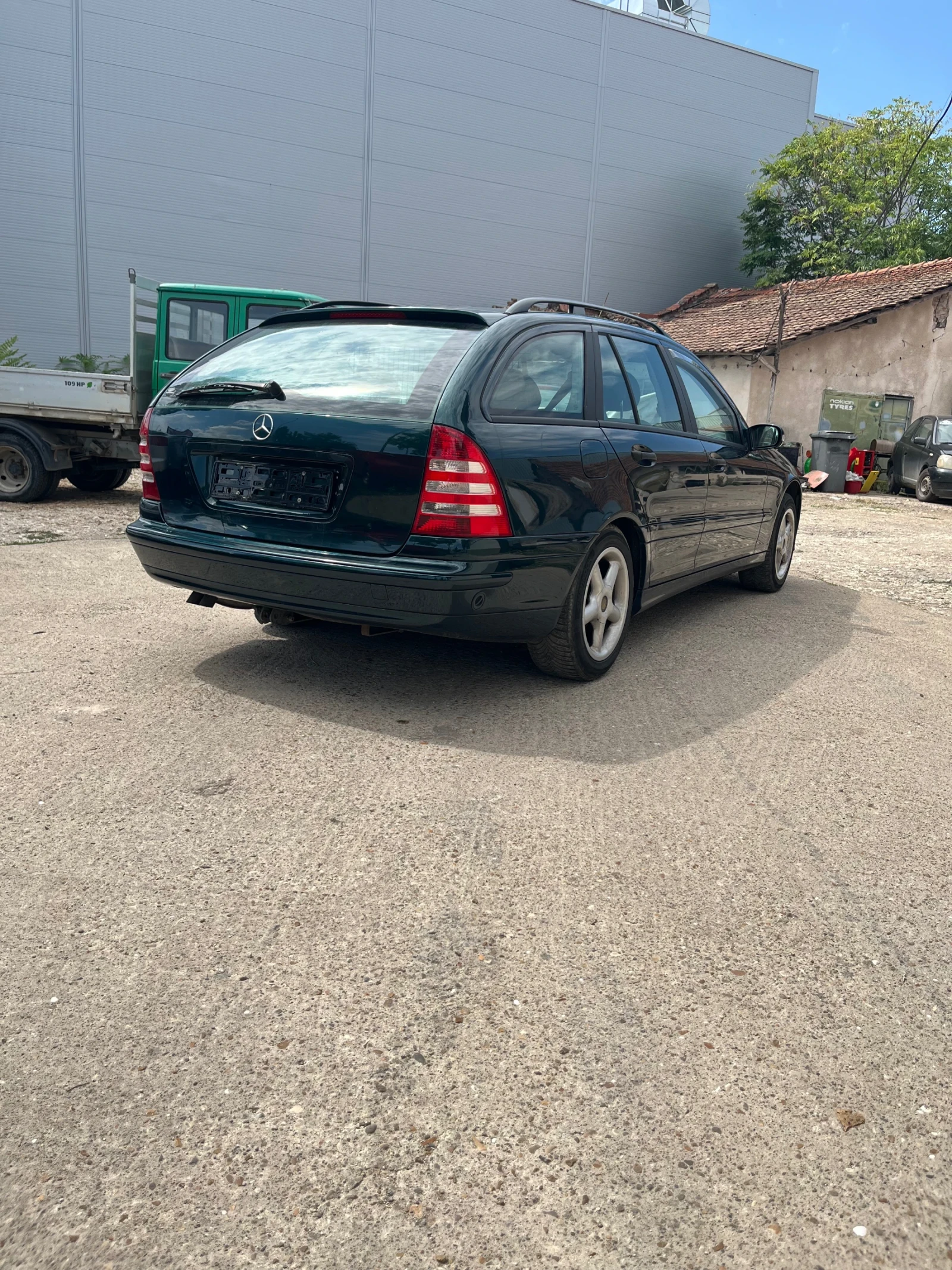 Mercedes-Benz C 180 КОМПРЕСОР//АВТОМАТИК//КОЖА//ГАЗ//НОВ ВНОС - изображение 3