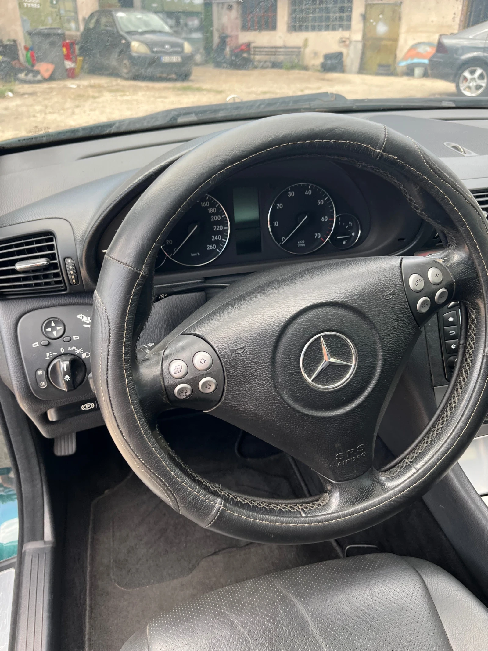 Mercedes-Benz C 180 КОМПРЕСОР//АВТОМАТИК//КОЖА//ГАЗ//НОВ ВНОС - изображение 8