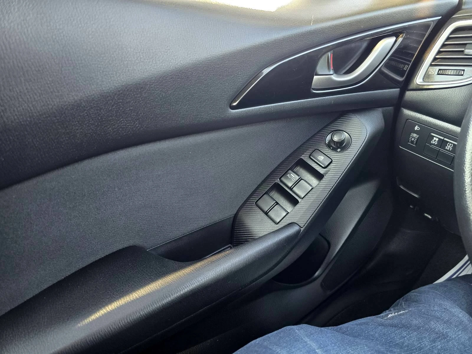 Mazda 3 ТОП СЪСТОЯНИЕ/1.5iSKYACTIV/НАВИГАЦИЯ - изображение 7