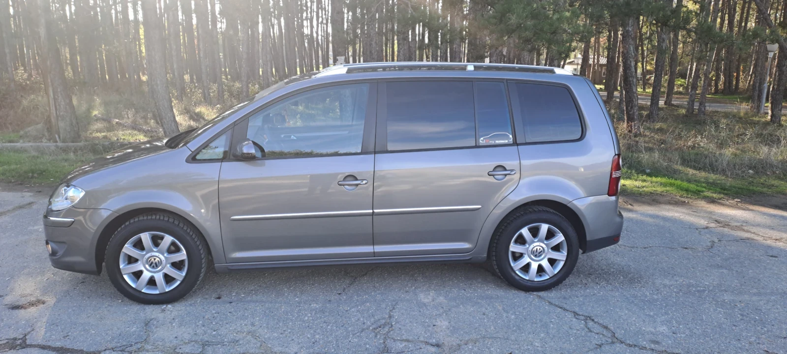 VW Touran 1.9 TDI, снимка 6 - Автомобили и джипове - 53936333