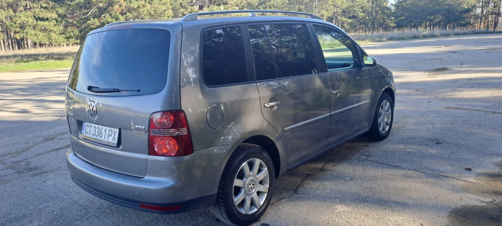 VW Touran 1.9 TDI, снимка 3 - Автомобили и джипове - 53936333