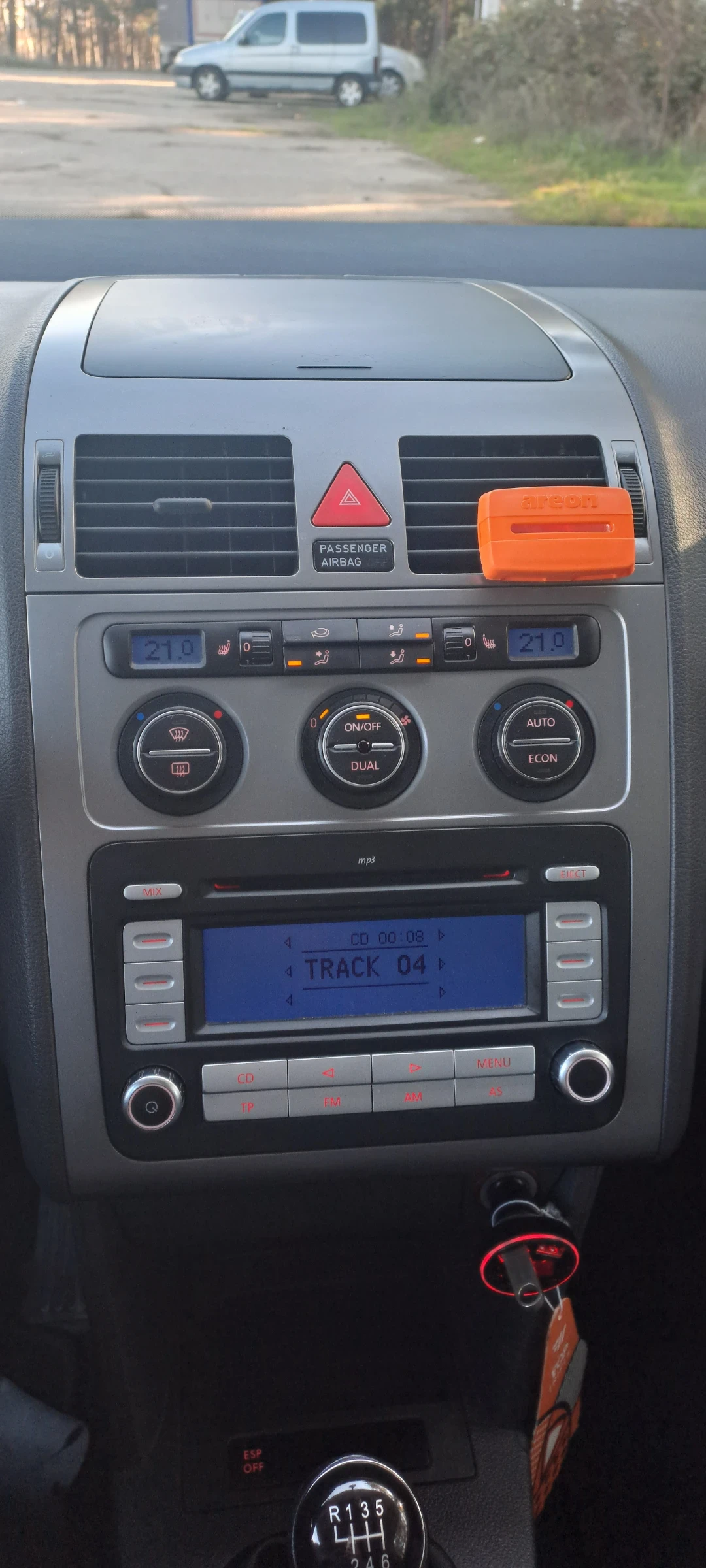 VW Touran 1.9 TDI, снимка 7 - Автомобили и джипове - 53936333