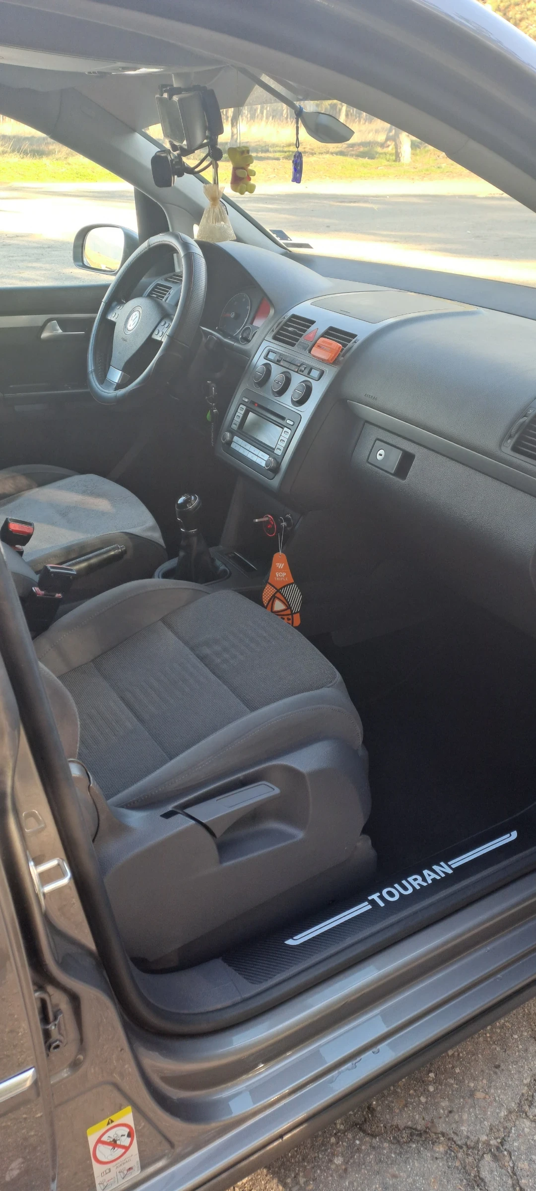 VW Touran 1.9 TDI, снимка 8 - Автомобили и джипове - 53936333