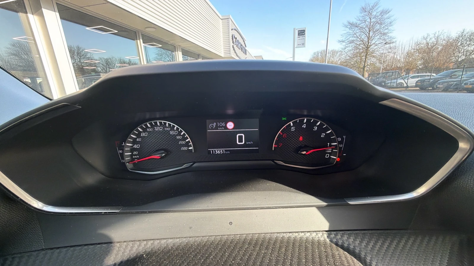 Peugeot 2008 1.5 HDI Active, снимка 10 - Автомобили и джипове - 54292432