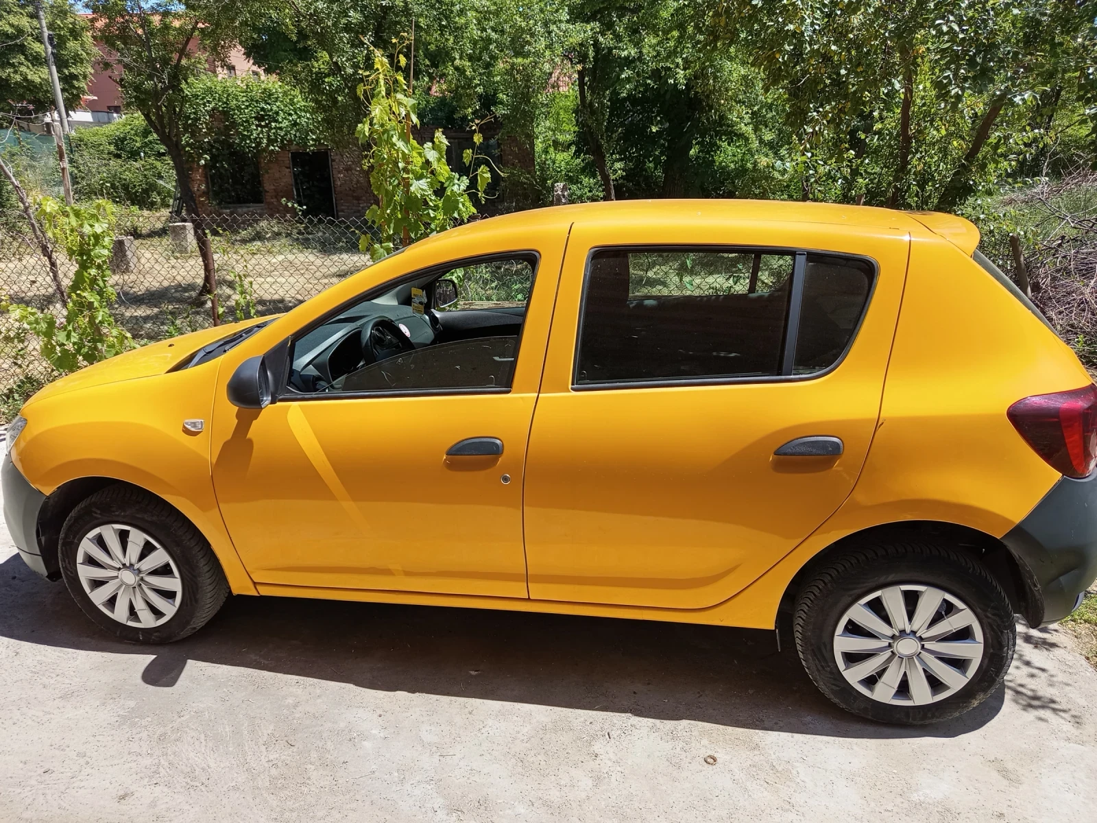 Dacia Sandero, снимка 2 - Автомобили и джипове - 54719875