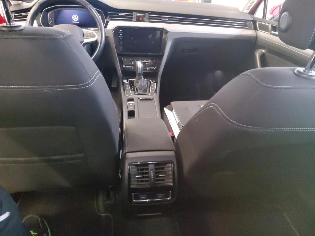 VW Passat 8.5 2.0tdi 89100км. Дигитален 122к.с., снимка 8 - Автомобили и джипове - 55639245