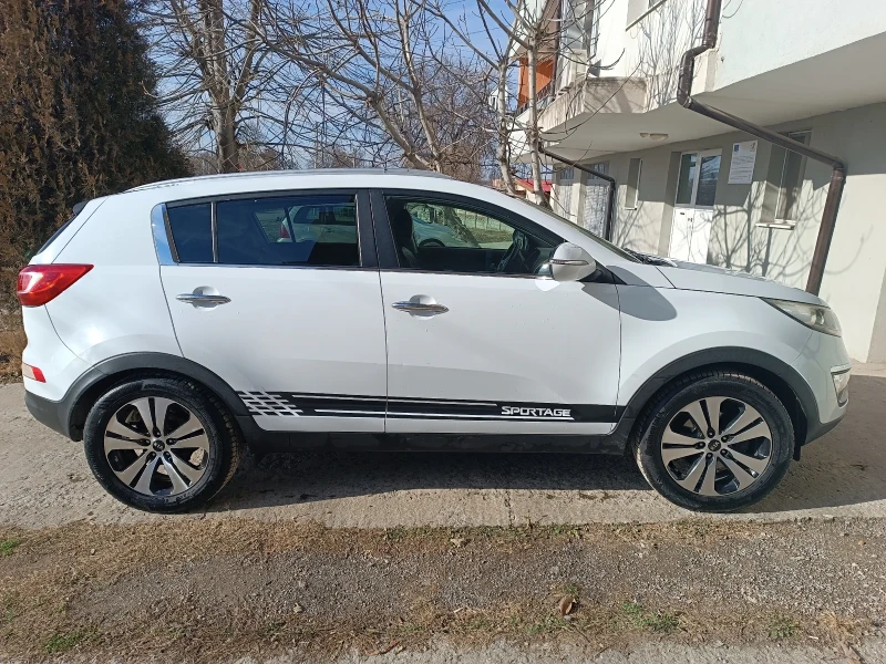 Kia Sportage, снимка 2 - Автомобили и джипове - 48509284