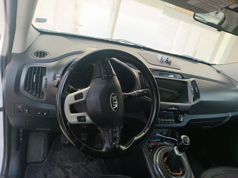 Kia Sportage, снимка 6 - Автомобили и джипове - 48509284