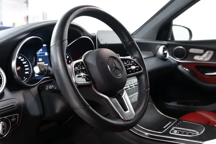 Mercedes-Benz GLC 300 /Premium Pckg/AMG Pckg/Blind Spot/CARFAX, снимка 9 - Автомобили и джипове - 55157647