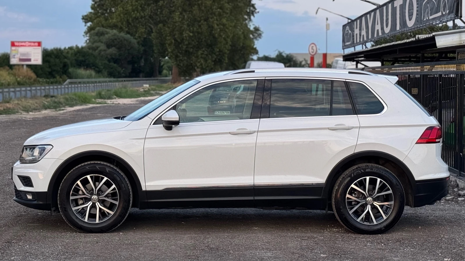 VW Tiguan 2.0TDI= BLUEMOTION= DISTRONIC= KEYLESS GO= LANE - изображение 8