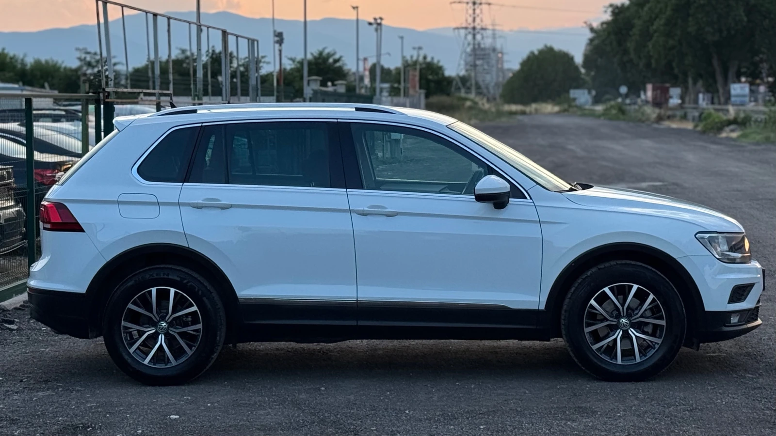VW Tiguan 2.0TDI= BLUEMOTION= DISTRONIC= KEYLESS GO= LANE - изображение 4