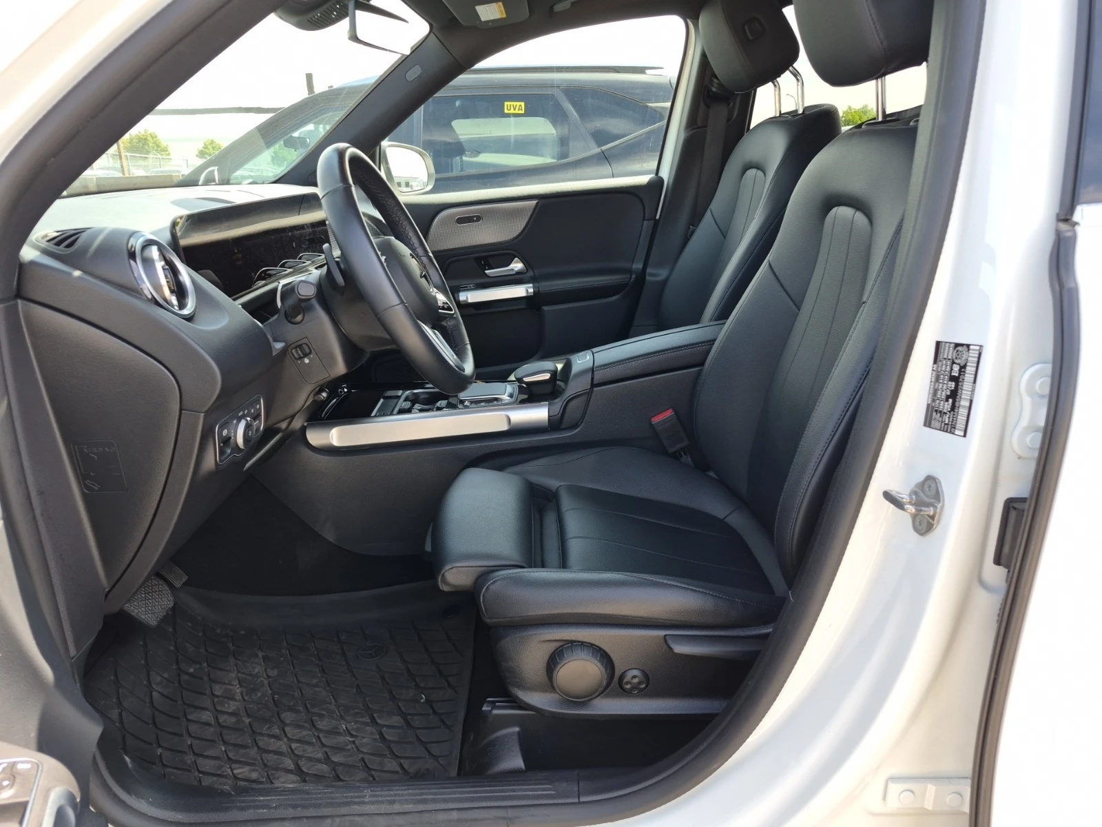 Mercedes-Benz GLB 250 * * CARFAX * * АВТО КРЕДИТ * * , снимка 5 - Автомобили и джипове - 54646680