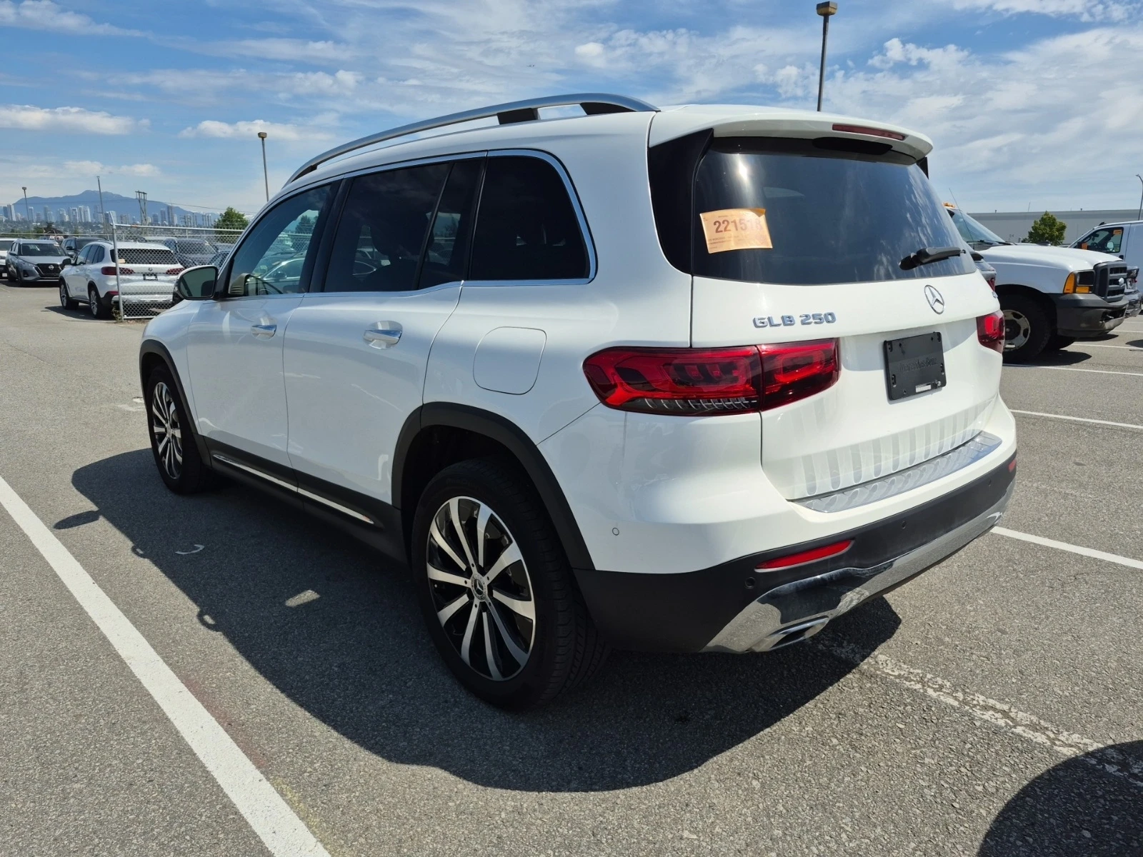Mercedes-Benz GLB 250 * * CARFAX * * АВТО КРЕДИТ * * , снимка 4 - Автомобили и джипове - 54646680