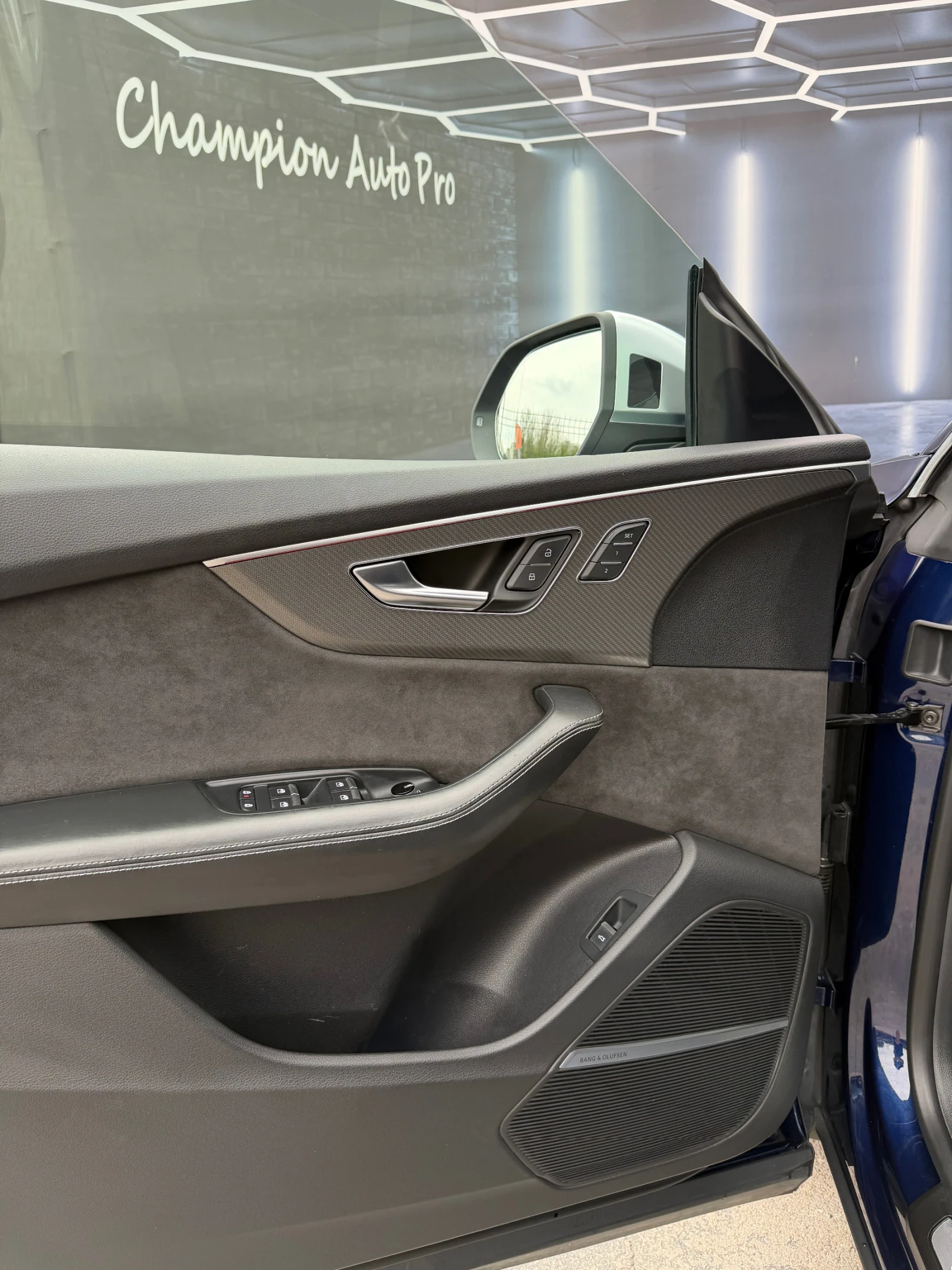 Audi RSQ8, снимка 9 - Автомобили и джипове - 55411978