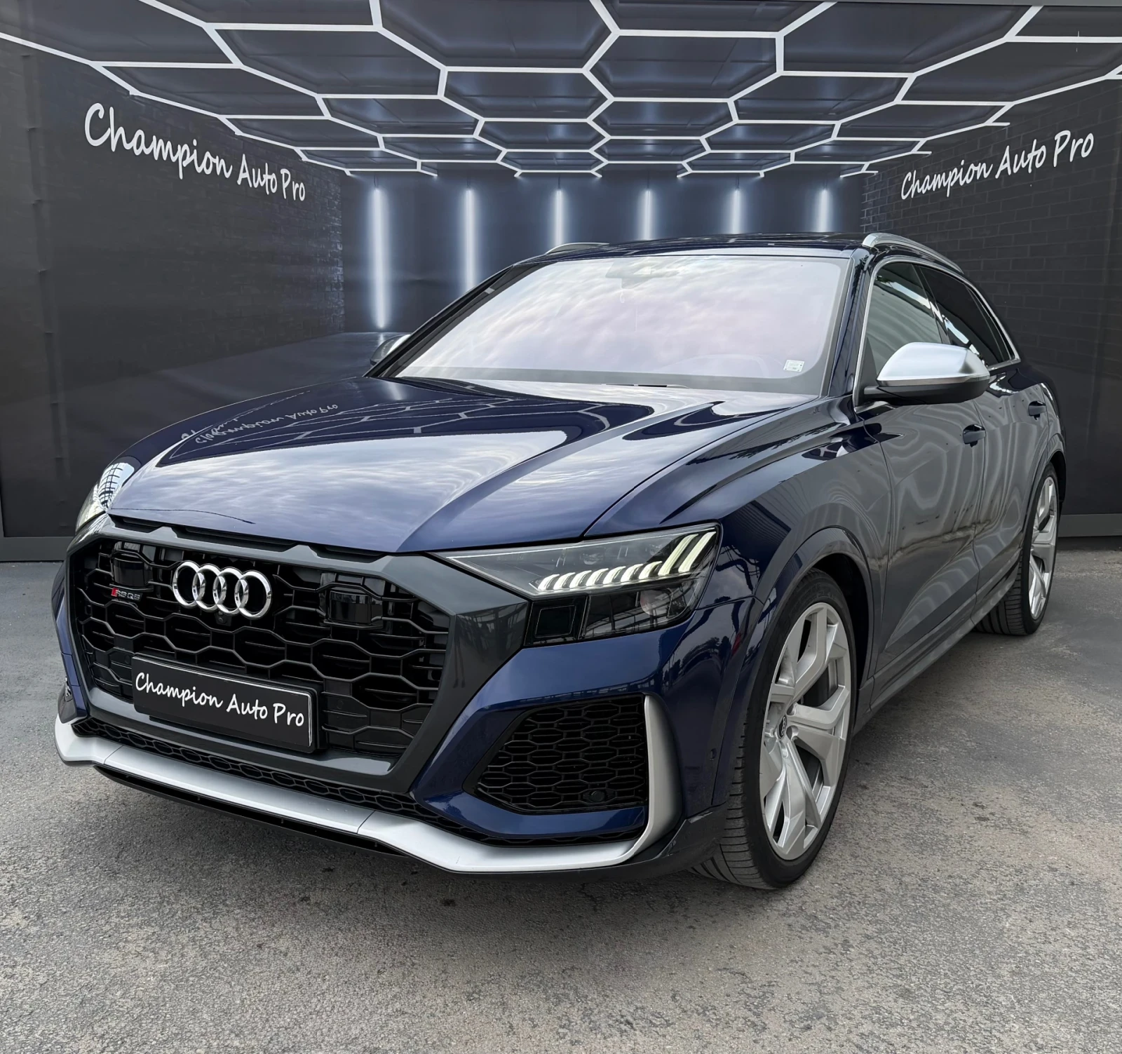 Audi RSQ8