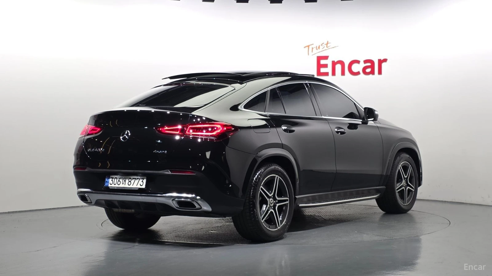 Mercedes-Benz GLE 400 4MATIC/COUPE/DRIVE-ASSISTS/PANOROOF/PREMIUM SOUND, снимка 3 - Автомобили и джипове - 55678844