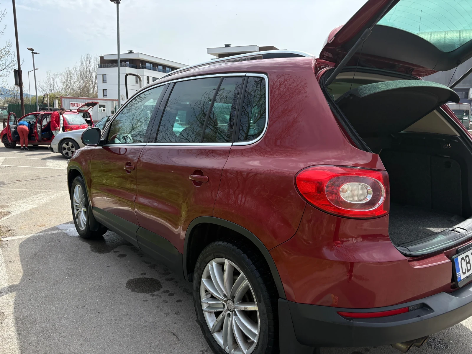 VW Tiguan 2.0 T, снимка 10 - Автомобили и джипове - 55808048
