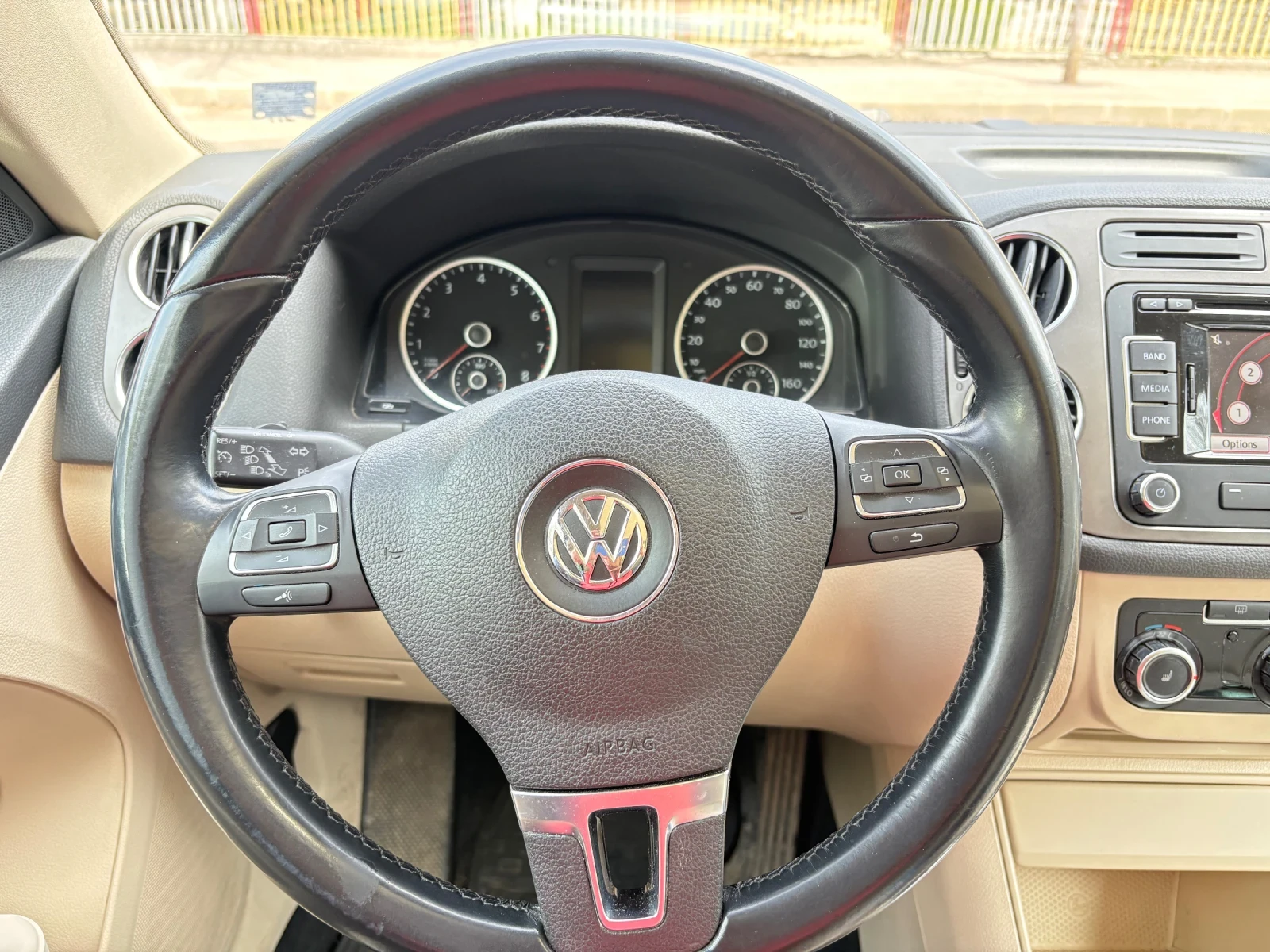 VW Tiguan 2.0 T, снимка 12 - Автомобили и джипове - 55808048