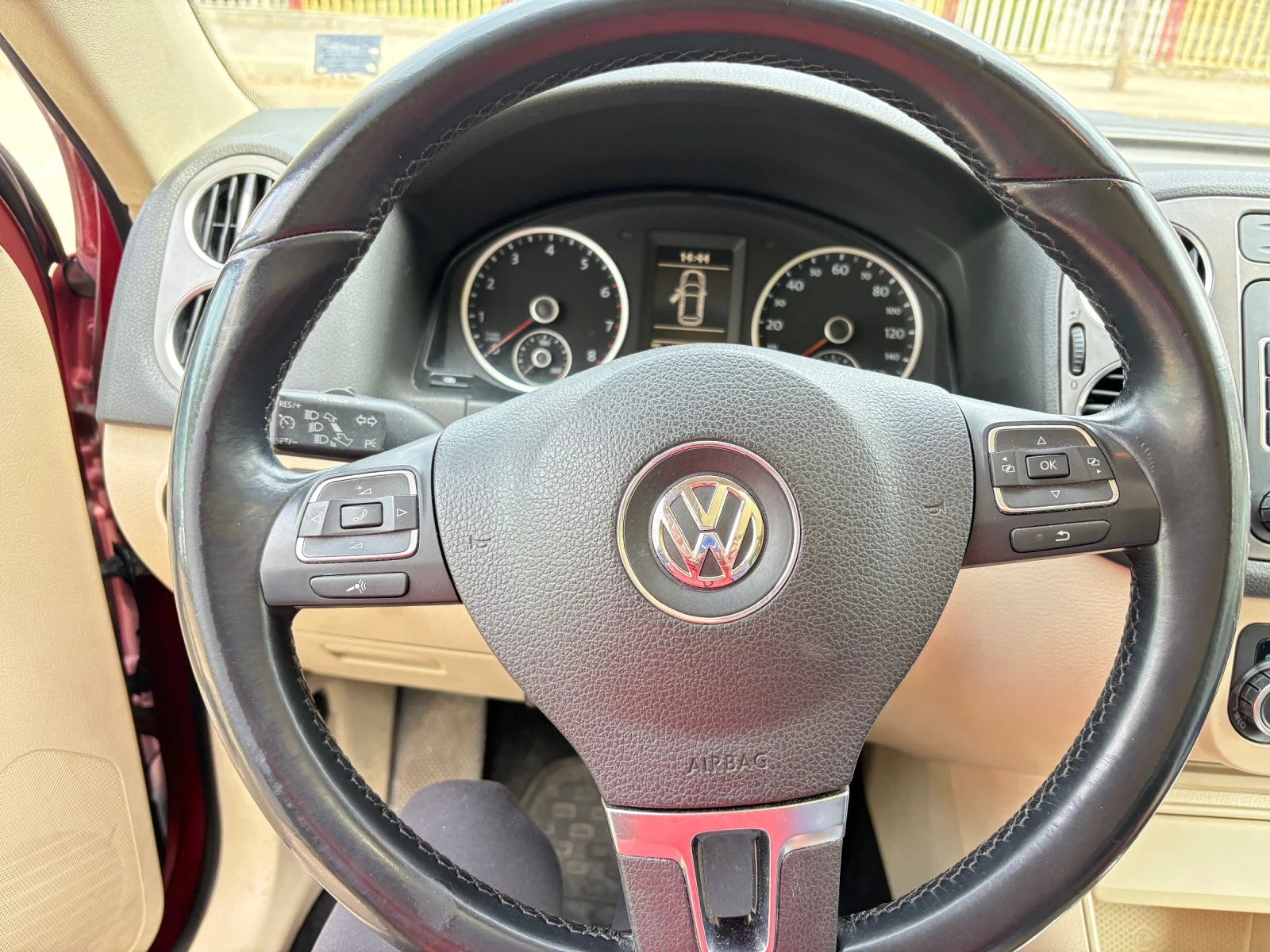 VW Tiguan 2.0 T, снимка 16 - Автомобили и джипове - 55808048