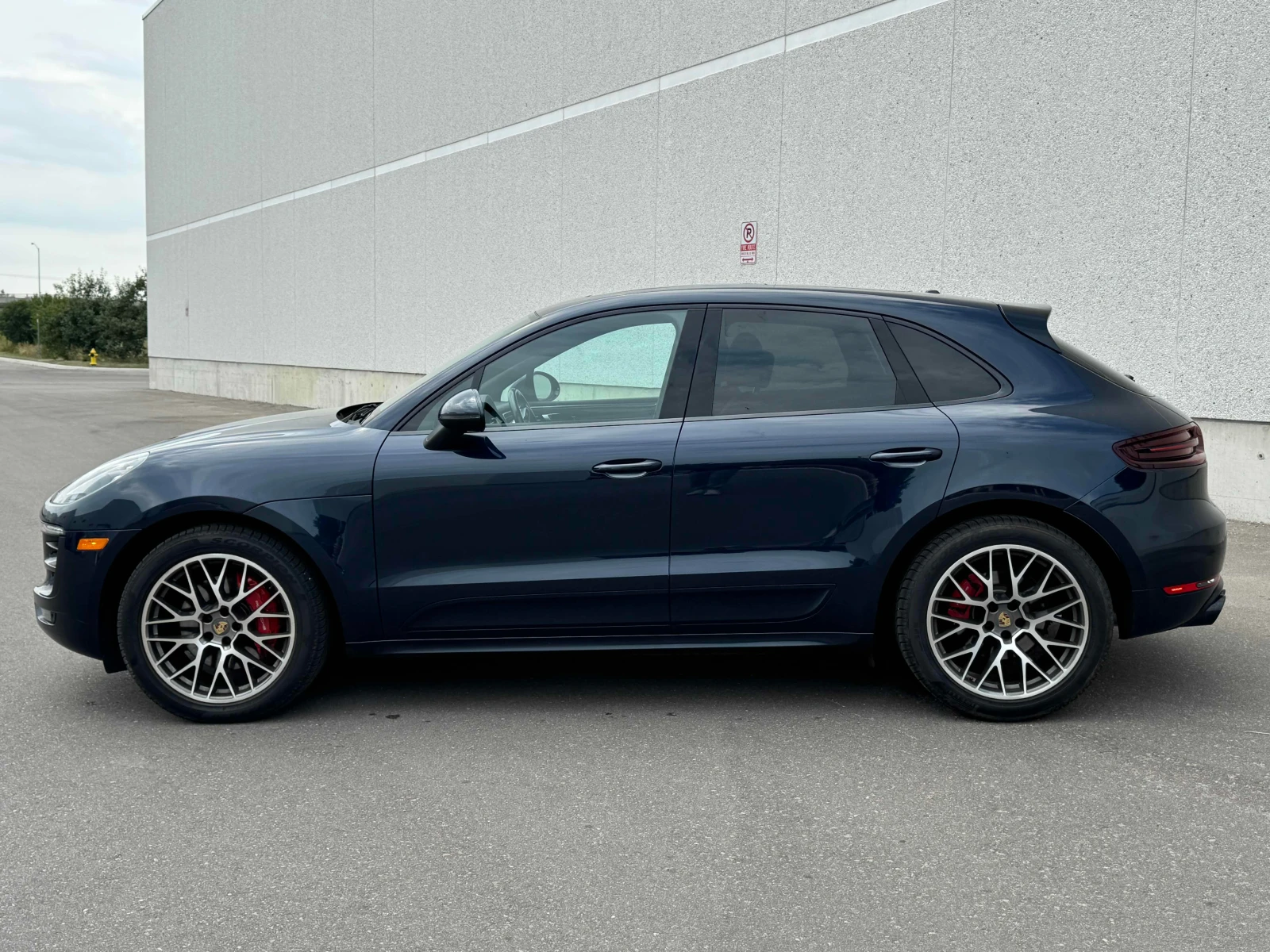 Porsche Macan GTS / MATRIX / BOSE / CARFAX / АВТОКРЕДИТ , снимка 2 - Автомобили и джипове - 55831034