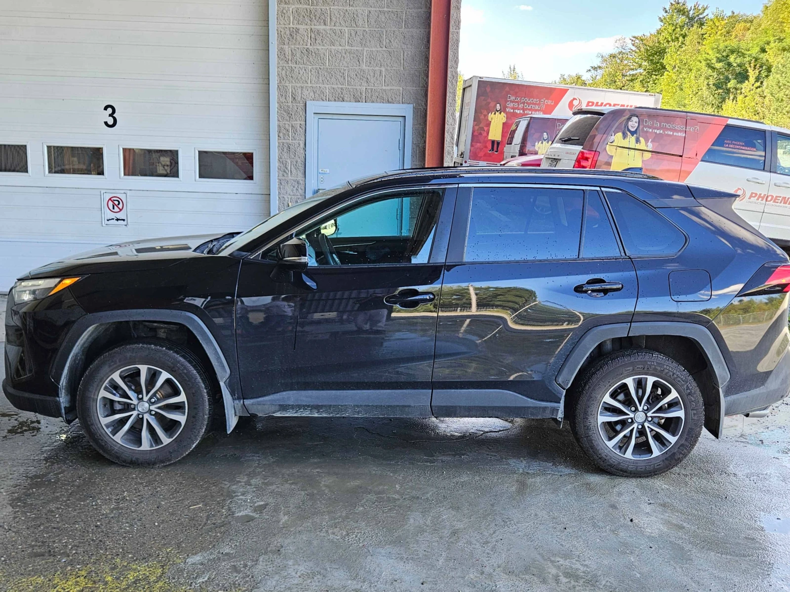 Toyota Rav4 XLE AWD / CARFAX / CAMERA / АВТОКРЕДИТ, снимка 2 - Автомобили и джипове - 55896768