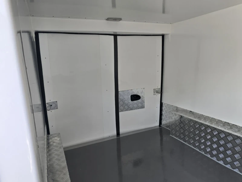 Renault Trafic L2H1 НОВ ХЛАДИЛЕН, снимка 9 - Бусове и автобуси - 52506183