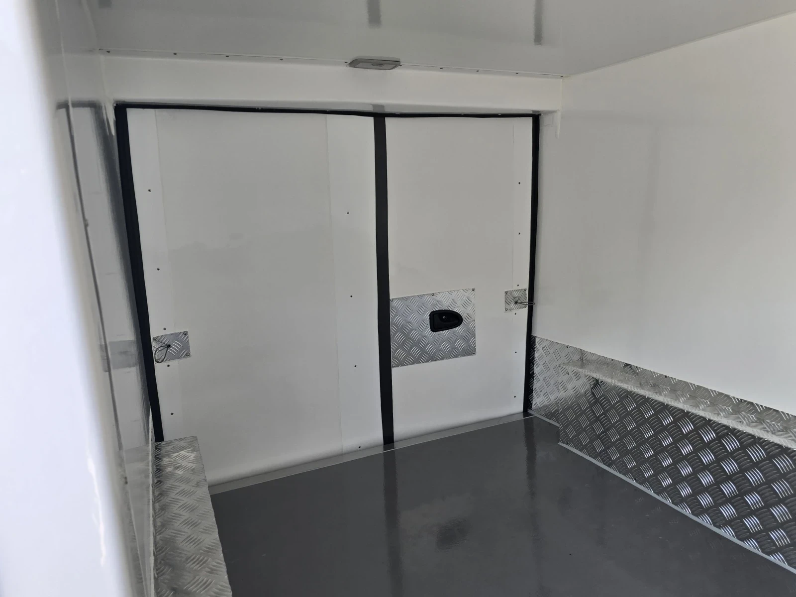 Renault Trafic НОВ ХЛАДИЛЕН - изображение 9