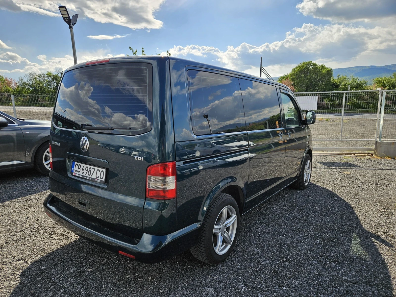 VW Multivan 2.5 TDI 6места, снимка 5 - Бусове и автобуси - 54390445