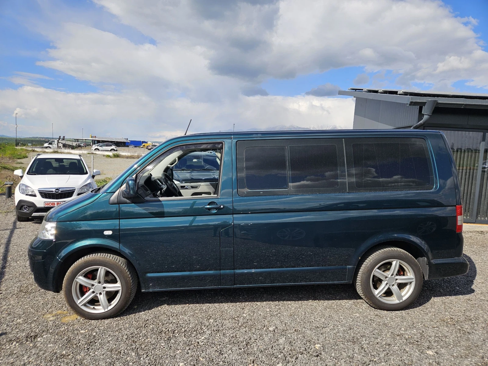 VW Multivan 2.5 TDI 6места, снимка 2 - Бусове и автобуси - 54390445