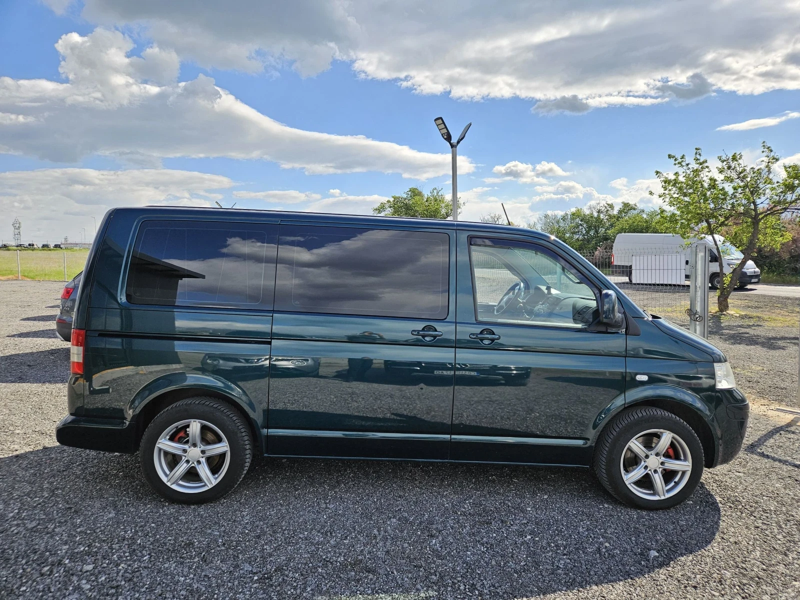 VW Multivan 2.5 TDI 6места, снимка 6 - Бусове и автобуси - 54390445