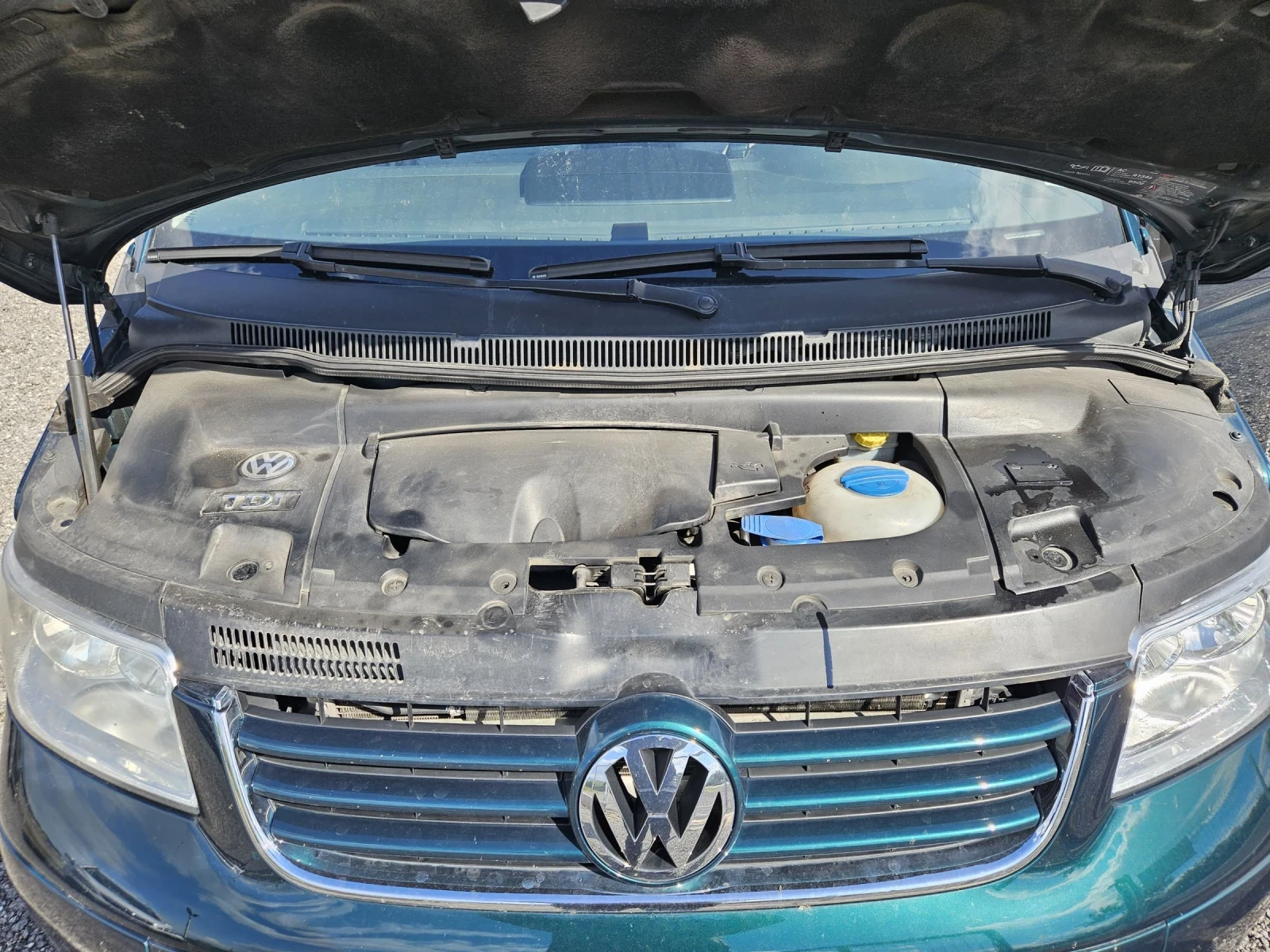 VW Multivan 2.5 TDI 6места, снимка 14 - Бусове и автобуси - 54390445