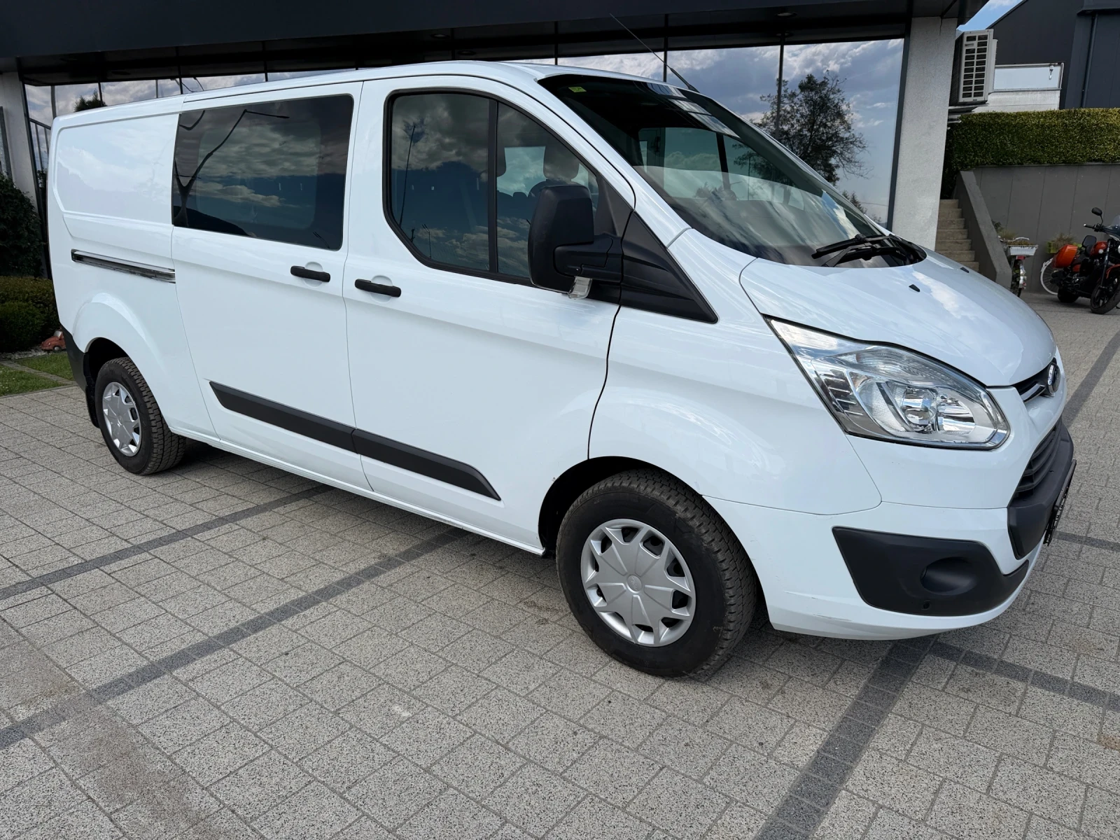 Ford Transit Custom 6 места 130кс, снимка 2 - Бусове и автобуси - 55727274