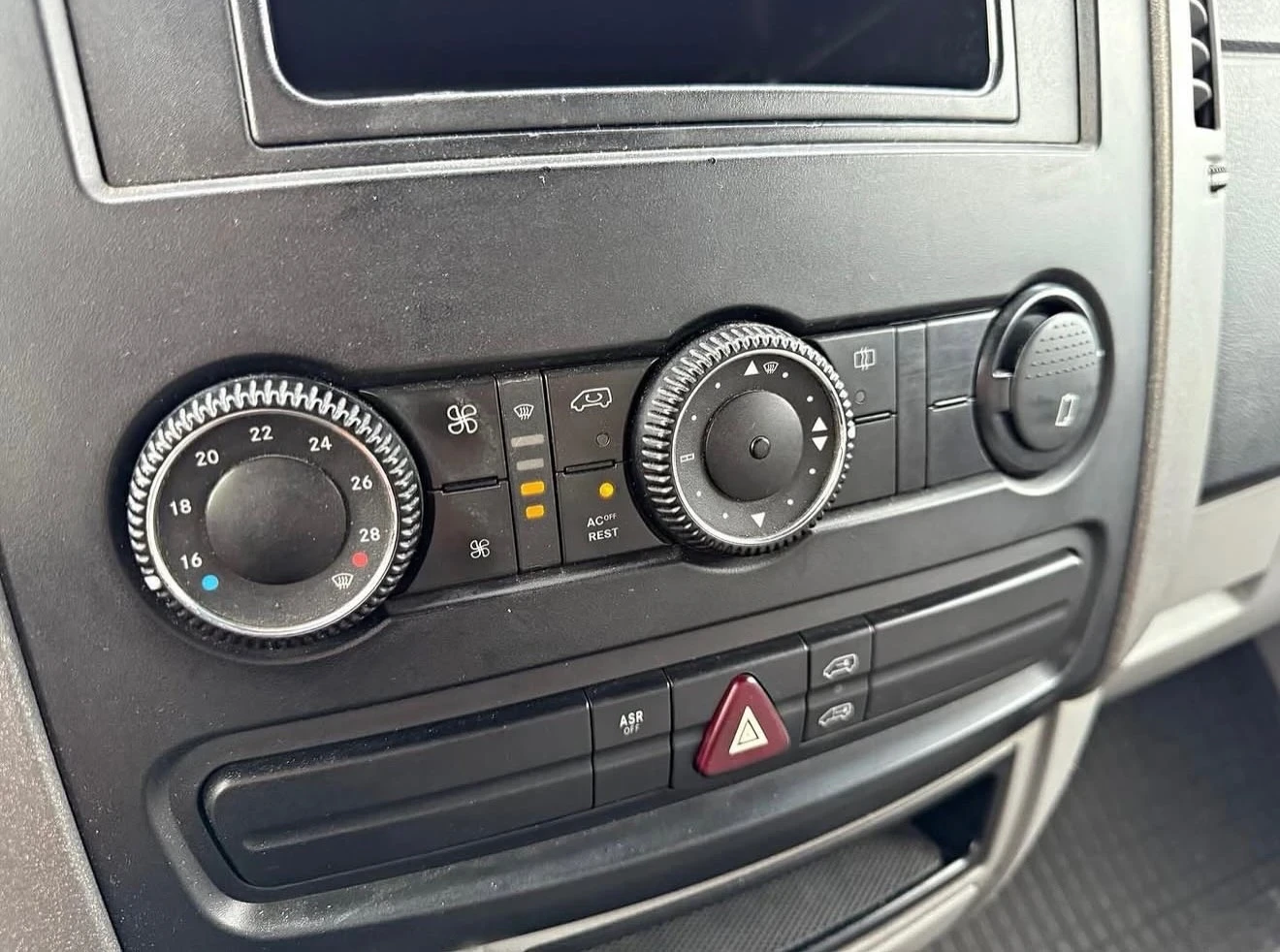 VW Crafter, снимка 9 - Бусове и автобуси - 56204394