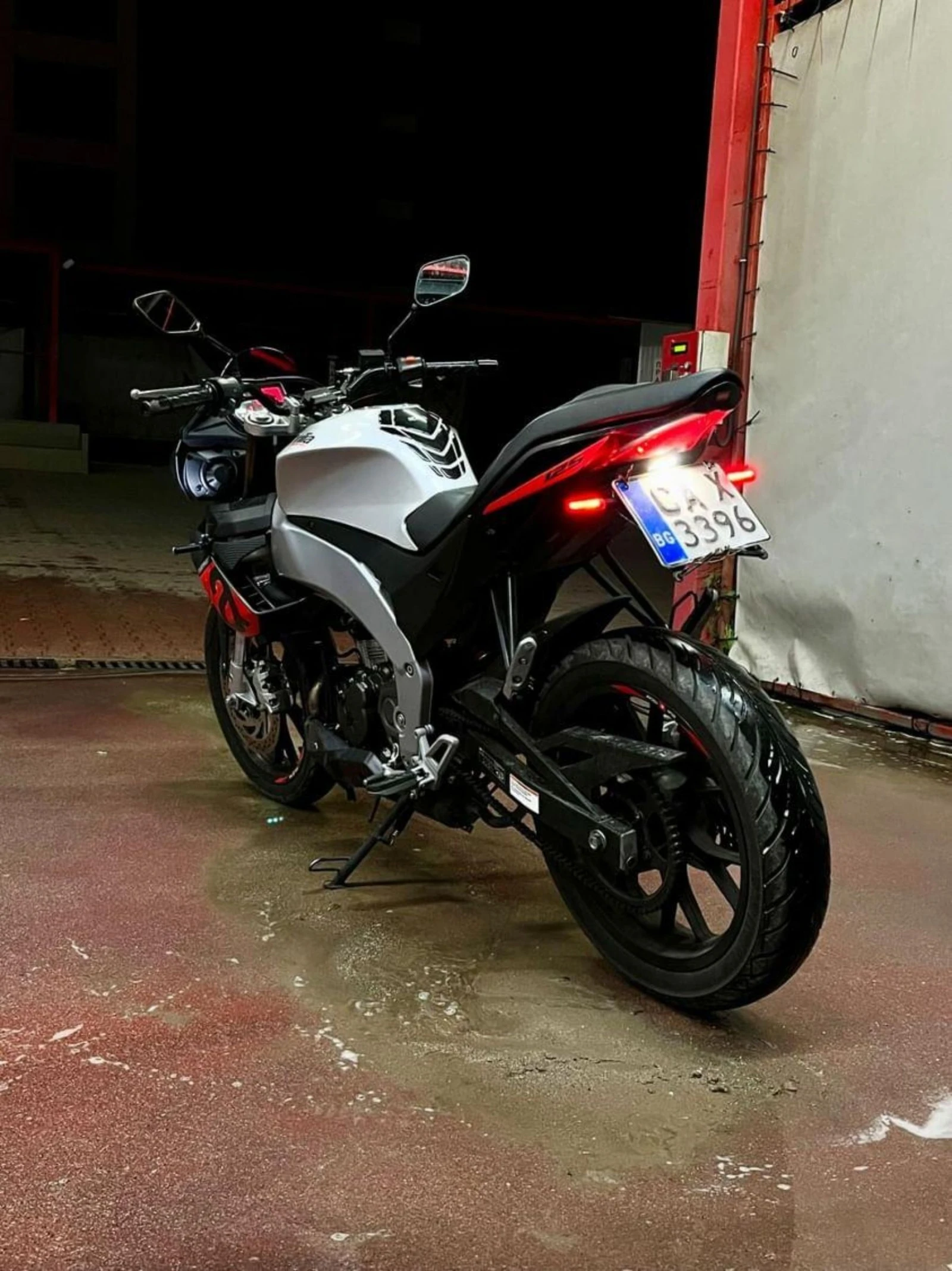 Aprilia Tuono 125, A1 - изображение 5