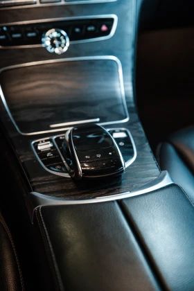 Mercedes-Benz C 300 AMG* 4-MATIC* LED, снимка 9