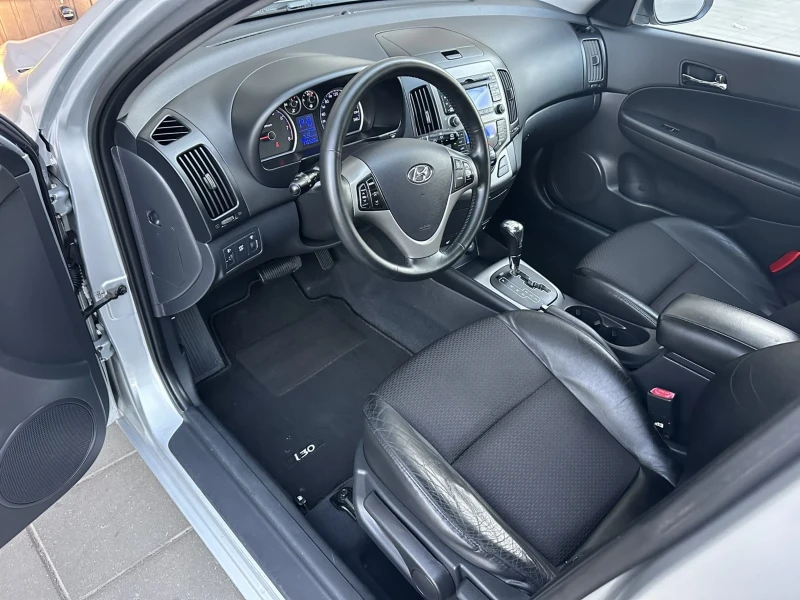 Hyundai I30 2.0 Aвтоматик, снимка 8 - Автомобили и джипове - 47848861