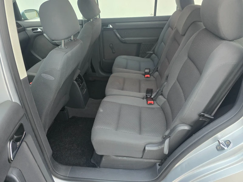 VW Touran 1.9TDI, снимка 11 - Автомобили и джипове - 48786901