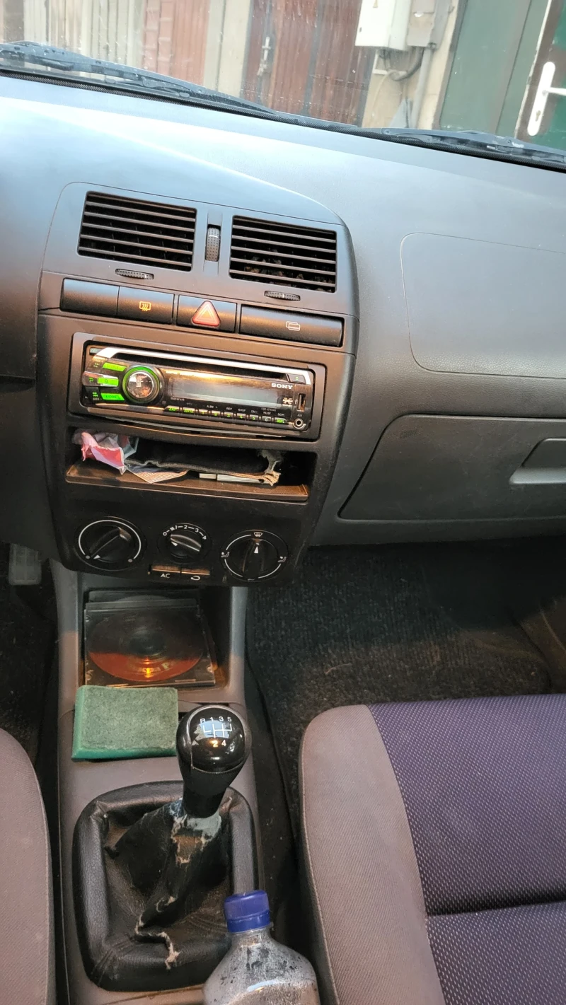 Seat Ibiza 1.4i, снимка 7 - Автомобили и джипове - 52257797