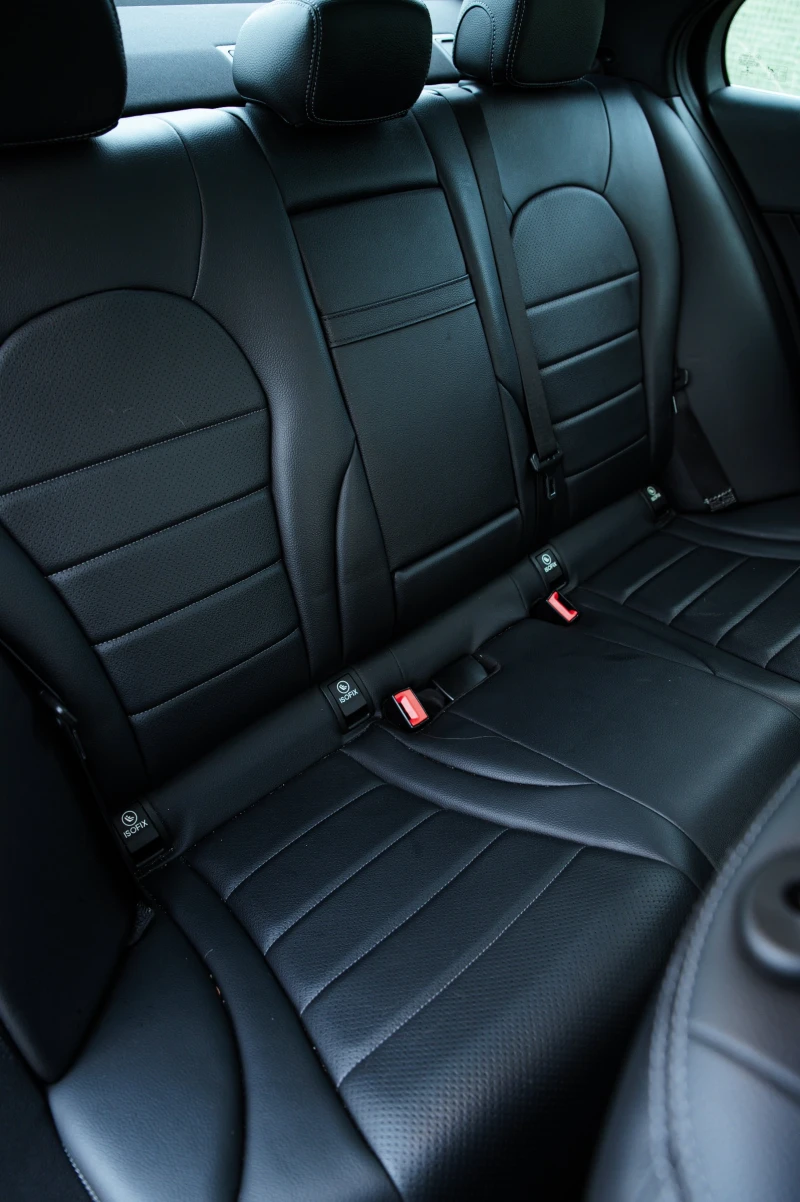 Mercedes-Benz C 300 AMG* 4-MATIC* LED, снимка 15 - Автомобили и джипове - 52667009