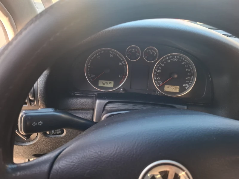 VW Passat 1.9, снимка 11 - Автомобили и джипове - 52921697
