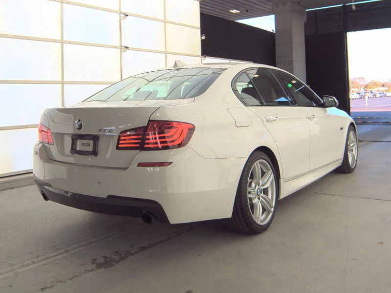 BMW 535 2016 BMW 5 Series Sedan 535i xDrive M SPORT LINE, снимка 4 - Автомобили и джипове - 53018771