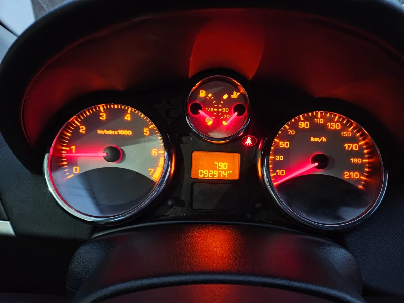 Peugeot 207 1.4, 75к.с., 92х.км.!!!, снимка 13 - Автомобили и джипове - 53479774